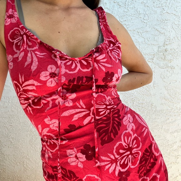 ❤️ SOLD ❤️ Red Hawaiian Print Midi Mini Dress - Picture 2 of 2